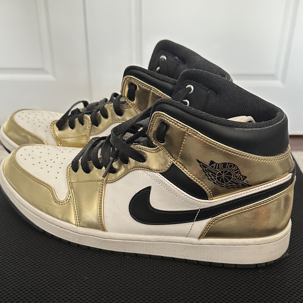 High Top Jordan 1s White Gold & Black